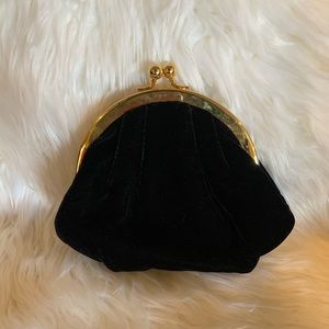 Black Velvet Kiss Closure Clutch